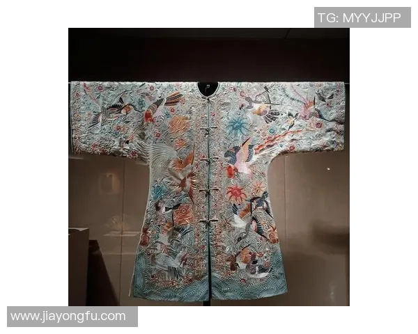 天竺青年与图圣马丁的碰撞：探索时尚与文化的交汇点